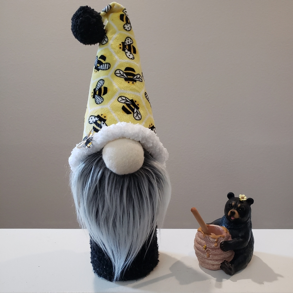 Bee loving Gnome - Picture 5 of 12